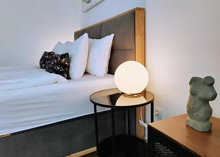 S15 Studio Apartment Free Parking